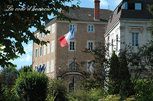 Préfecture : Grande grille d'honneur et le bâtiment A